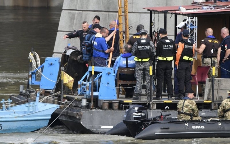 Hajóbaleset: azonosították a tizenkettedik áldozat holttestét
