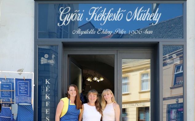 Állami kitüntetést kapott a győri kékfestő művész 