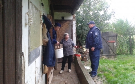 Pannonalmi rendőrök segítettek az idős hölgynek