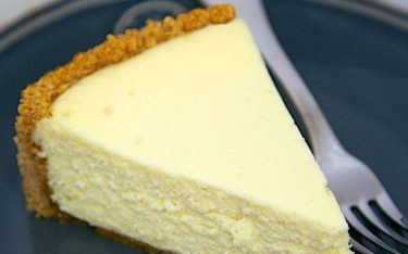 Sajttortával akart mérgezni egy nő