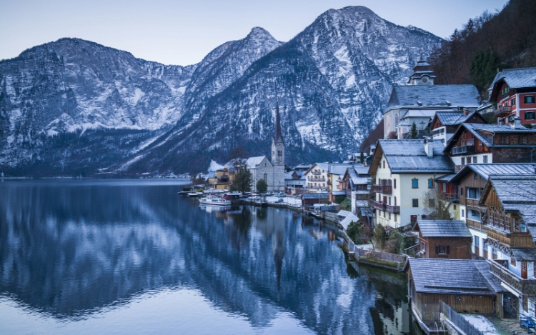Felkapott turisztikai hely lett a Jégvarázst ihlető osztrák falut