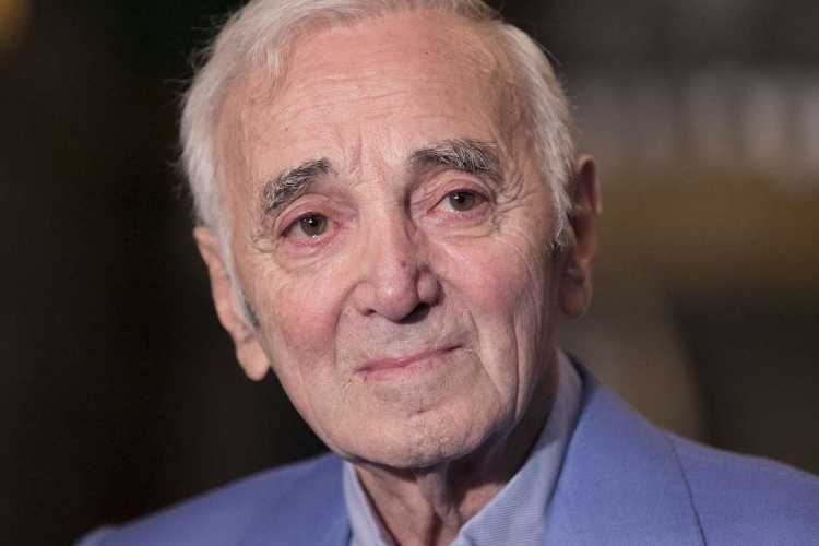 Elhunyt Charles Aznavour
