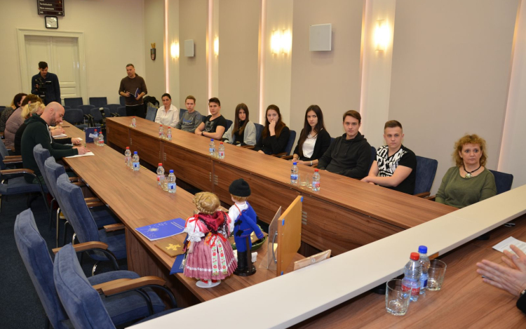 „A Duna szétválaszt, de kincseink összekötnek”