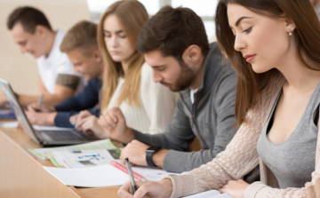 SMS-t kaptak a diákok, hogy hova vették fel őket- Nyilvánosak a felvételi ponthatárok 