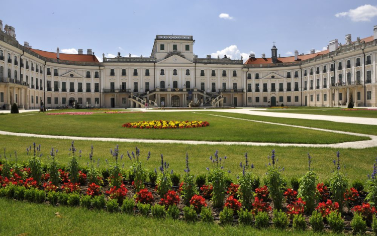 Randevú a kertben- Először Magyarországon