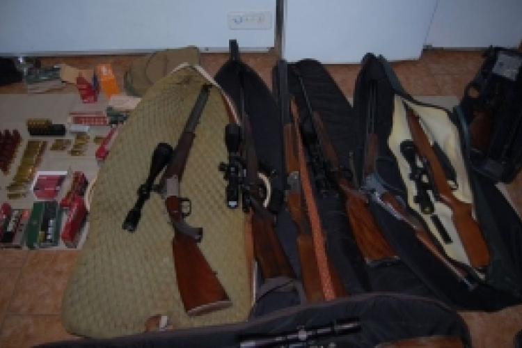 Kábítószert termesztett főnöke otthonában