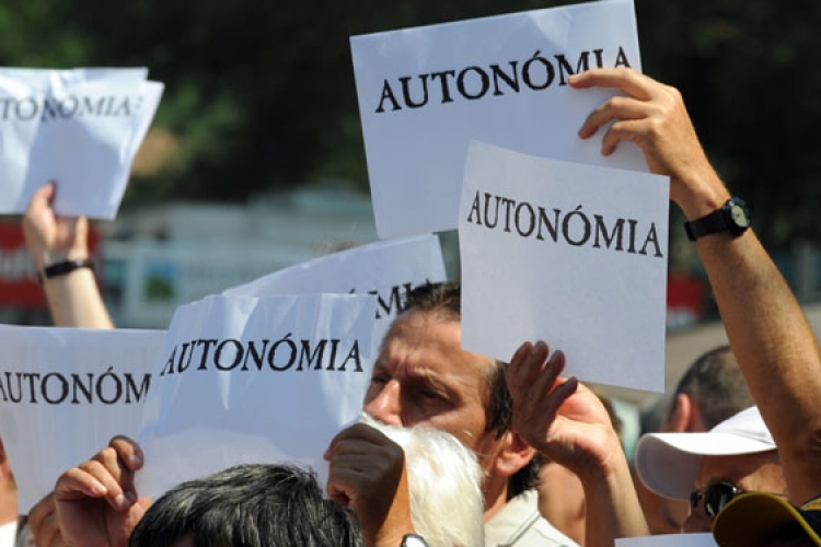Az autonómia segíthet megtartani a külhoni magyar közösségeket