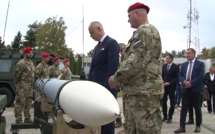 Csúcstechnológia a győri laktanyában