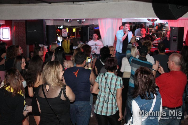 2013.04.19.Péntek Mamma Mia Kasza Tibi élő clubkoncert Fotók.árpika