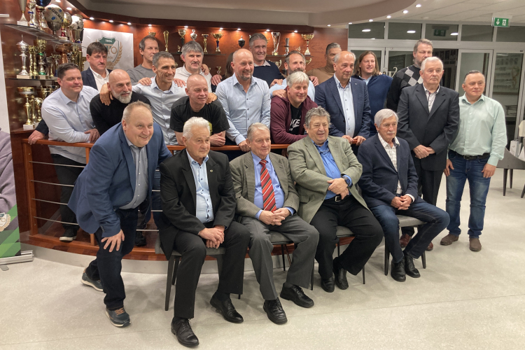 Az őszi bajnoki címre emlékeztek