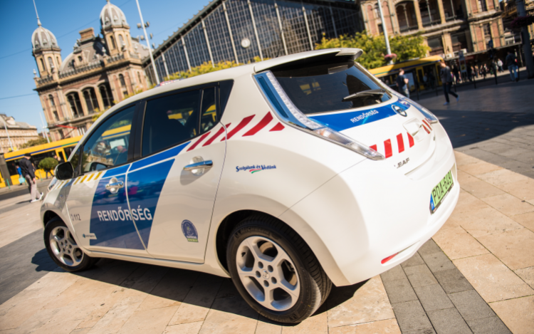 Zöldlámpa az elekromos autónak 