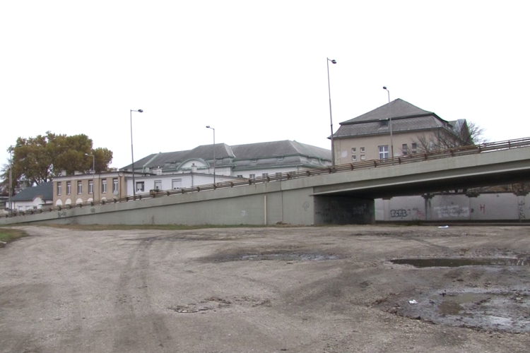 Egy kőhajításnyira a tragédiától