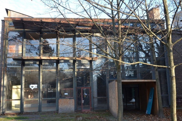 Bontják a régi onkológiai épületet is a Zrínyiben