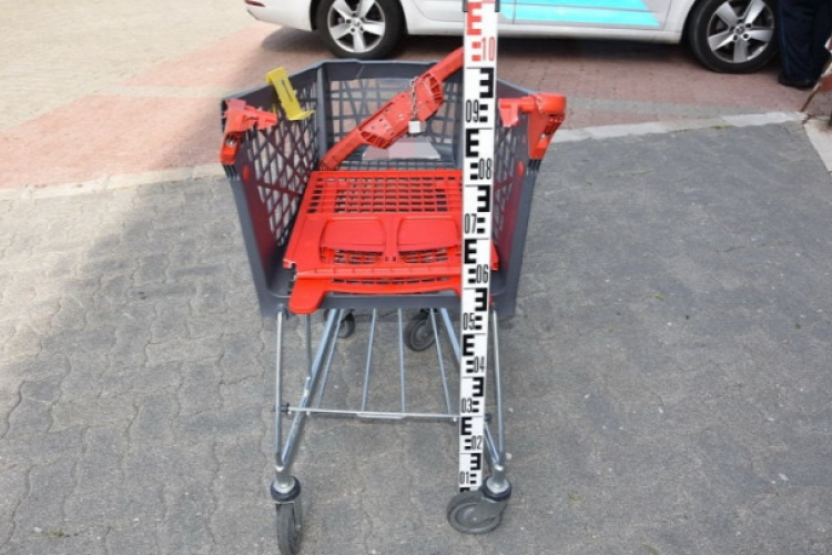 Bevásárlókocsival dobálózott egy férfi Veszprém belvárosában