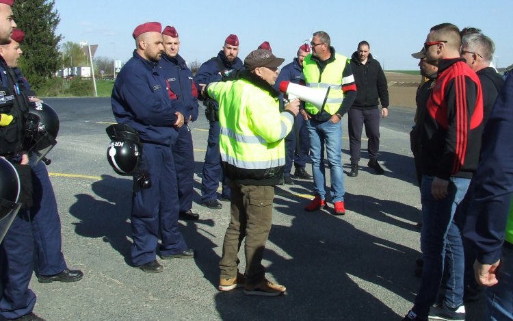 Továbbra is Bábolnára viszik a leölt marhákat