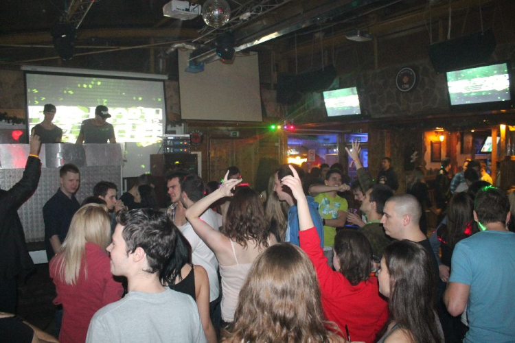 2014.12.02 Lapos-Bahnhof Drop The Chees Dj:Lisztes fotók:árpika 