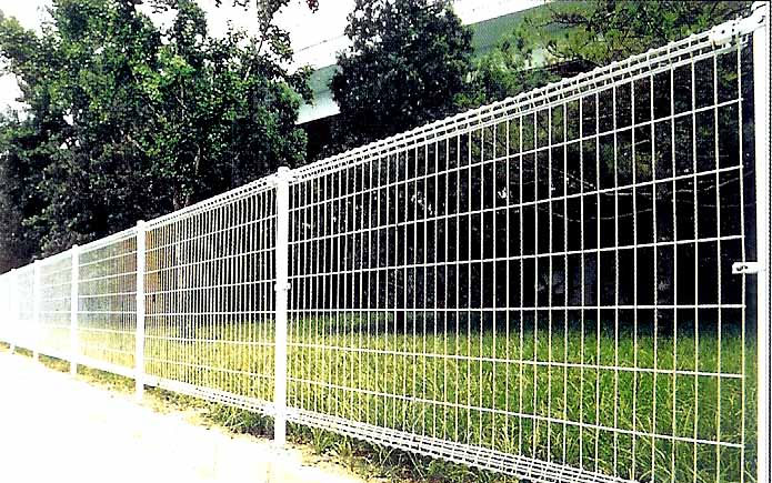 Vámosszabadi menekülttábor - Megérkeztek az első menedékkérők