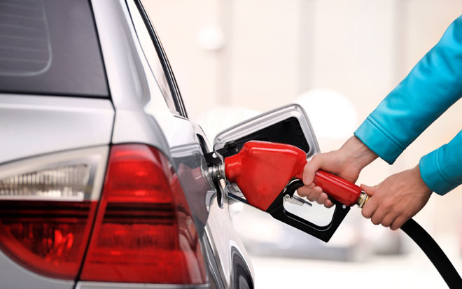 Csökken a benzin, emelkedik a gázolaj ára