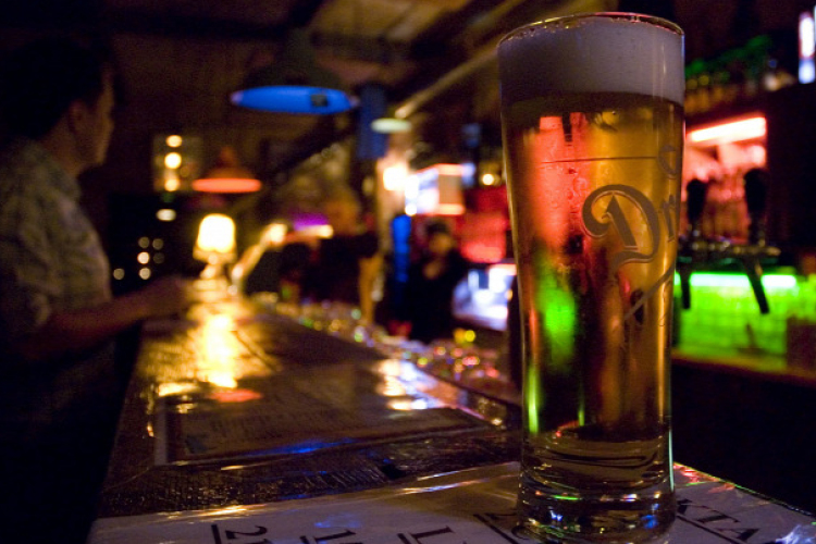 Brutálisan megvertek egy német üzletembert a budapesti bulinegyedben