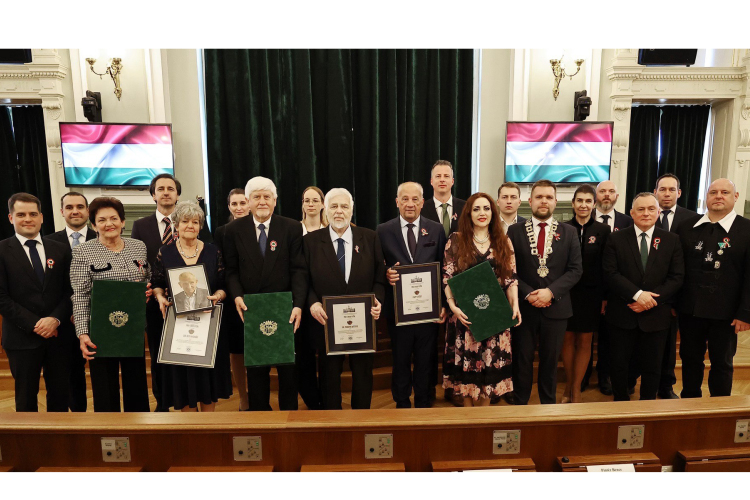 Átadták a díszpolgári címeket és a Pro Urbe-díjakat