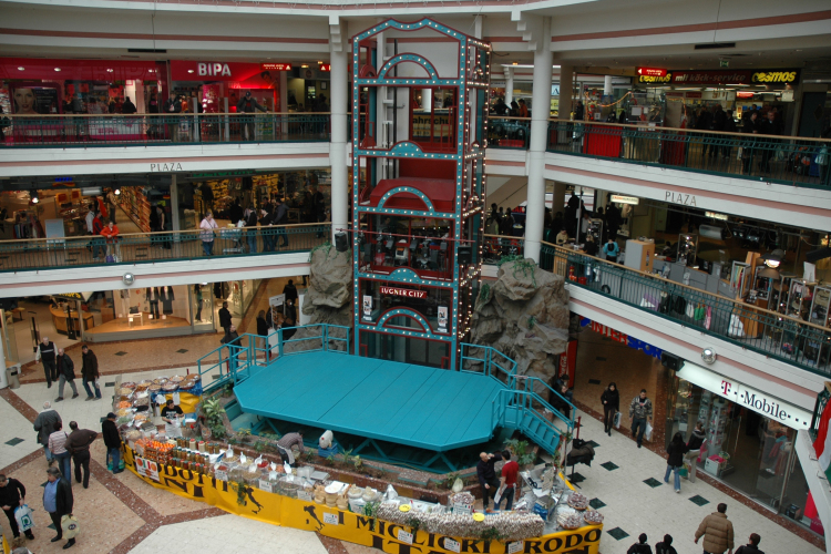 Tömegverekedés egy bécsi bevásárlóközpontban 