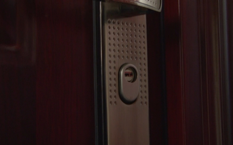 Észrevétlenül törtek be a lakásba