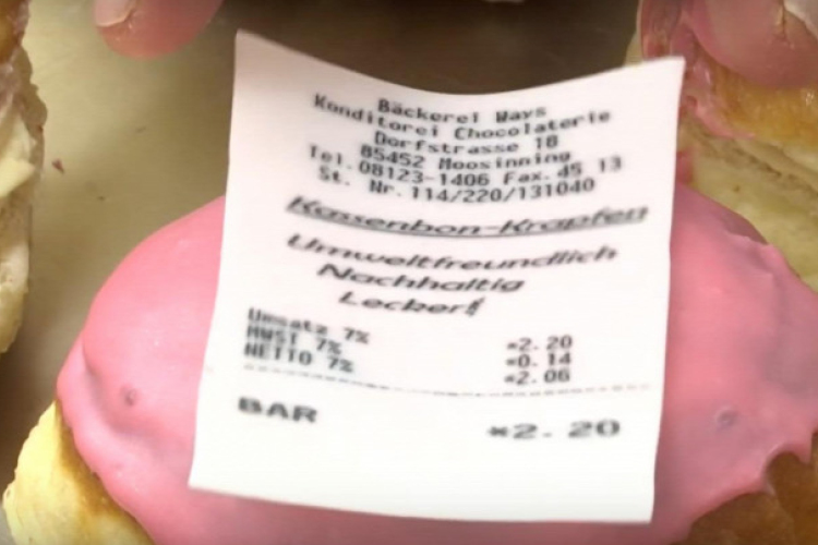 Ehető blokkot kapnak egy cukrásztól a vásárlói