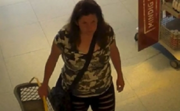 Lopás miatt keresi a rendőrség a képen látható nőt.