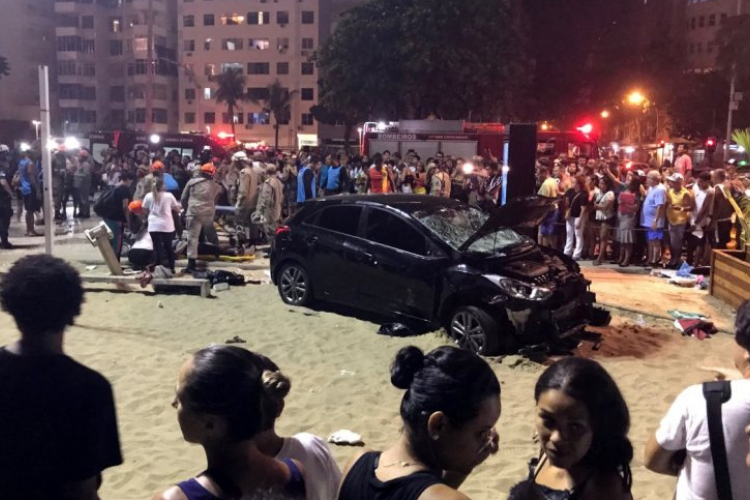 Autó hajtott Rio de Janeiro híres strandjára - Egy kisbaba életét vesztette