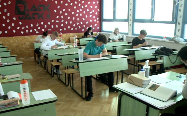 Történelemből érettségiztek ma a diákok