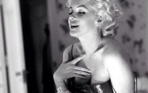 Bizarr! Marilyn Monroe hangjával reklámozzák a Chanelt