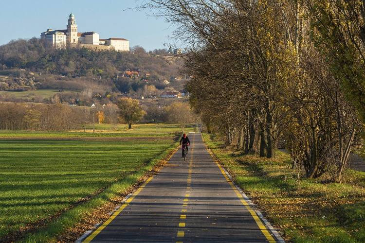 A második lett a Győr-Pannonhalma bicikliút az Év kerékpárútja pályázaton