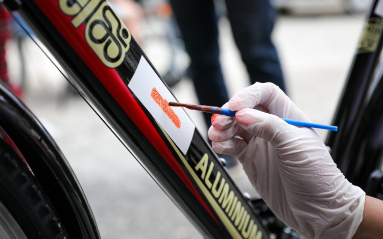 Ha lopástól félti a biciklijét, kenesse le a rendőrökkel!