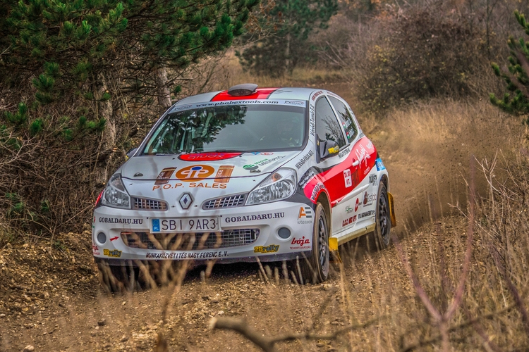 Szeretnénk kiismerni az autót és szórakoztatni a nézőket!