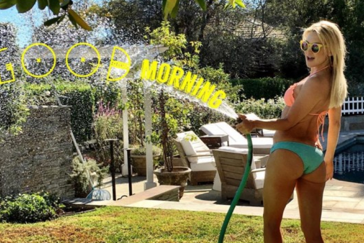 Nincs is jobb, mint Kate Hudson fenekére kelni!