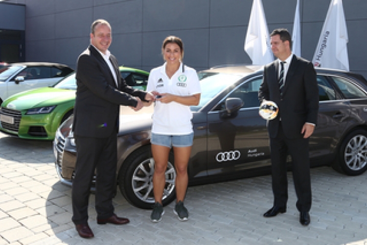 Dinamikus páros: Nora Mörk átvette új Audiját