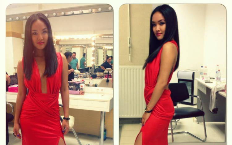 Szexi fellépőruhát választott az énekesnő 