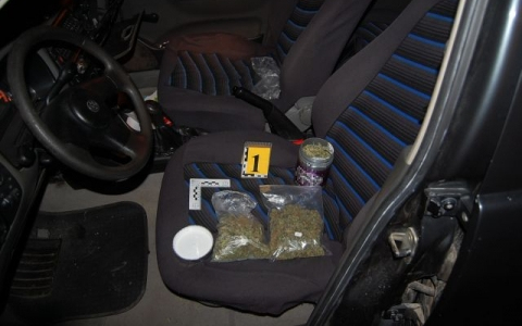 Kábítószert találtak Sopronban, egy 21 éves férfi autójában 