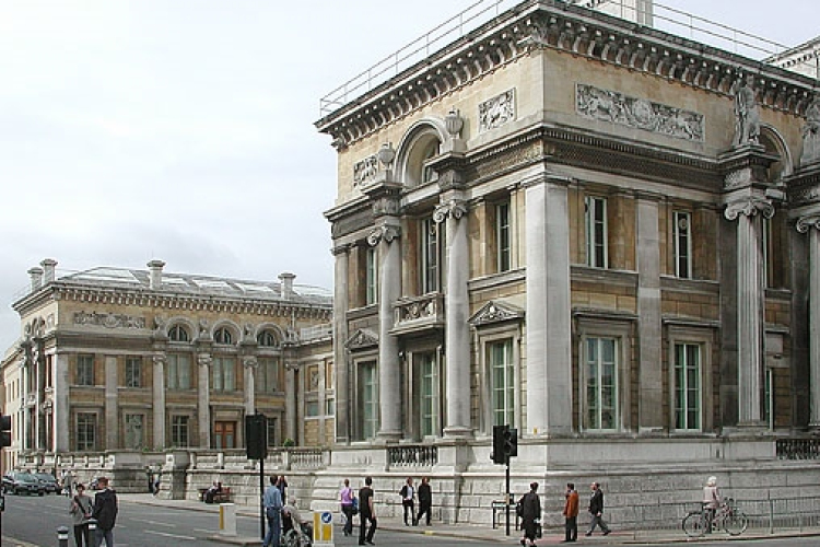 Reneszánszkori ezüsttárgyakat örökölt az oxfordi Ashmolean Museum