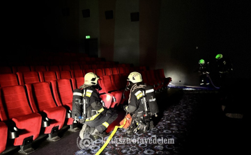 Tűz volt a moziban – gyakorlatoztak a tűzoltók