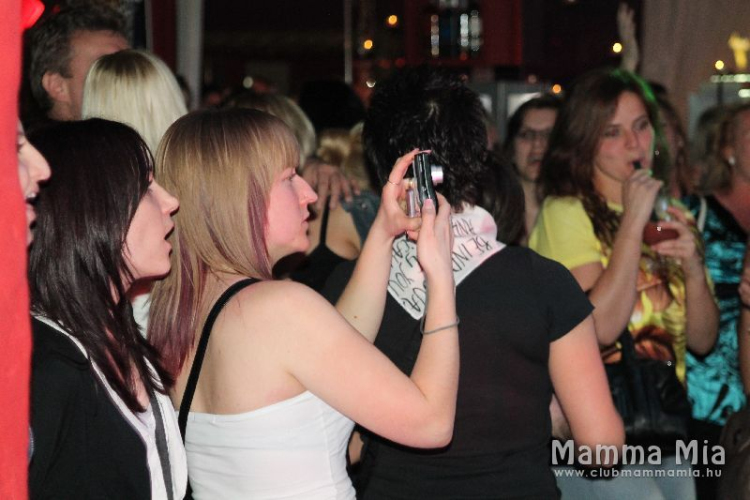 2013.04.19.Péntek Mamma Mia Kasza Tibi élő clubkoncert Fotók.árpika
