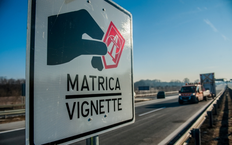 Januárban is érvényesek még az idei autópálya-matricák