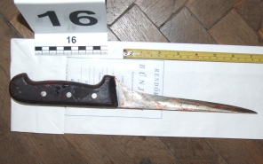 Féltékenységből összeszurkálta alvó férjét Hegyeshalomban 