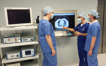 Először végeztek mélyaltatás nélküli tüdőműtétet Magyarországon