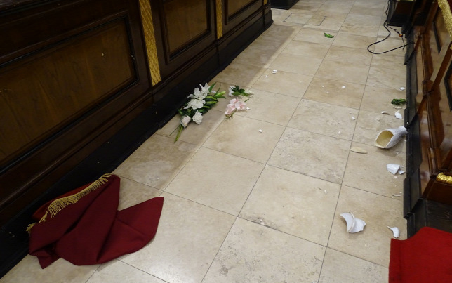 Szétverte a Debreceni Nagytemplomot egy férfi