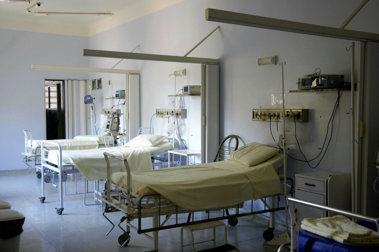 Százmilliárdból rendezhetik a kórházak a tartozásaikat