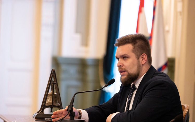 Pintér Bence: érdeklődés hiányában elmaradt a vita a győri közgyűlésen a kamu SZJA-emelésről