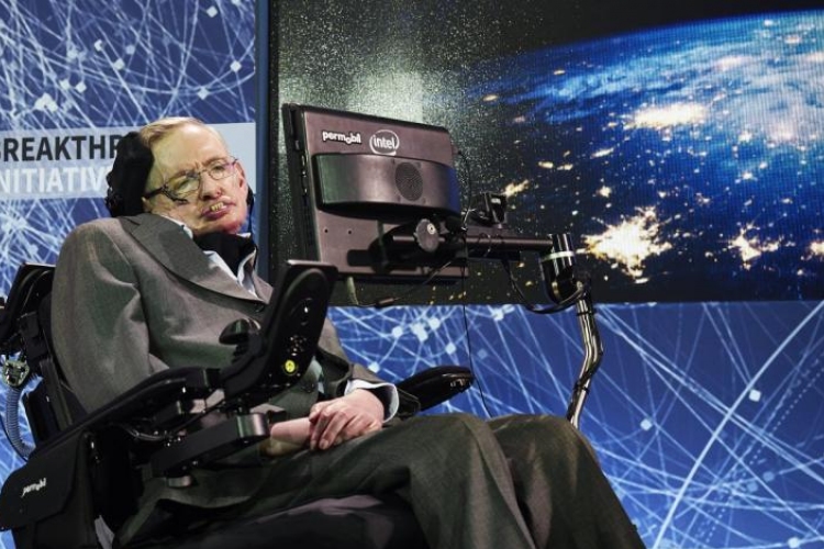 Stephen Hawkingra emlékezik az új brit 50 pennys
