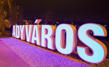 ADYVÁROS-sal is készíthetünk szelfit