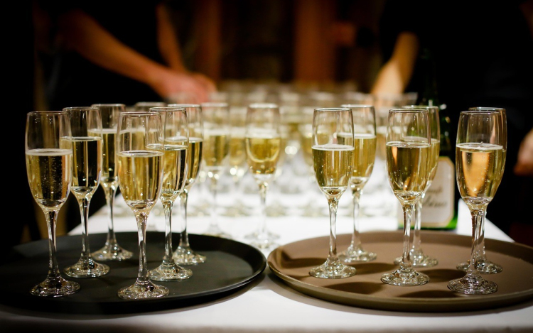 Ennyi pezsgő készül egy évben Magyarországon